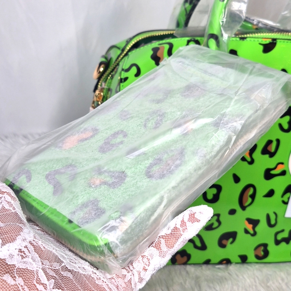 Leopard Print Vegan Leather Boston Bag & Wallet ๐๐๐ - Picture 12 of 15